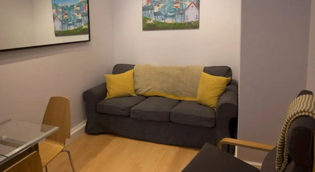 3 Bedroom Flat in South Centre of Edinburgh Sleeps 6, Забронировать Апартаменты/квартира Ньюингтон Эдинбург, рядом с Wohl Pathology Museum