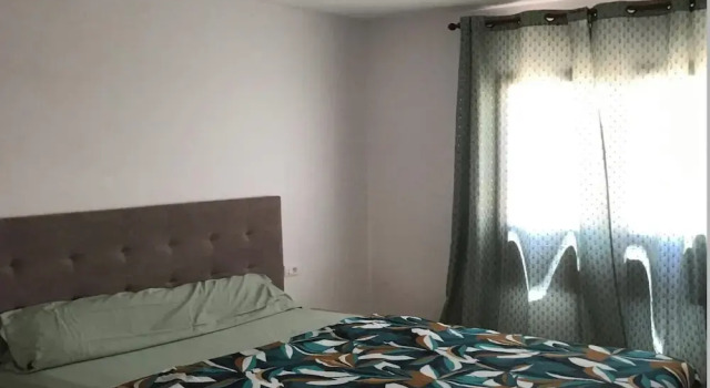 Luxury Villa - Sleeps 4, Hottub Jacuzzi & Parking