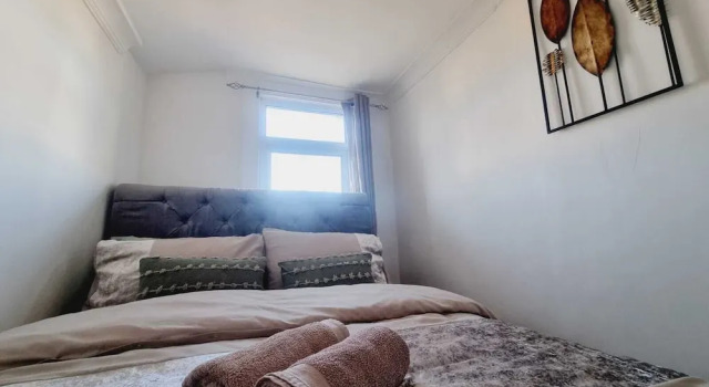 Elegant 4-bed House in Dartford