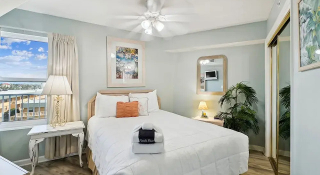 Seacrest 511 is a Gulf side 2 BR on Okaloosa Island by RedAwning, Book Lejlighed Fort Walton Beach Emerald Coast