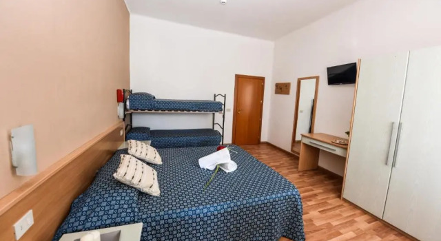 Трёхместный номер Standard Hotel Miramare