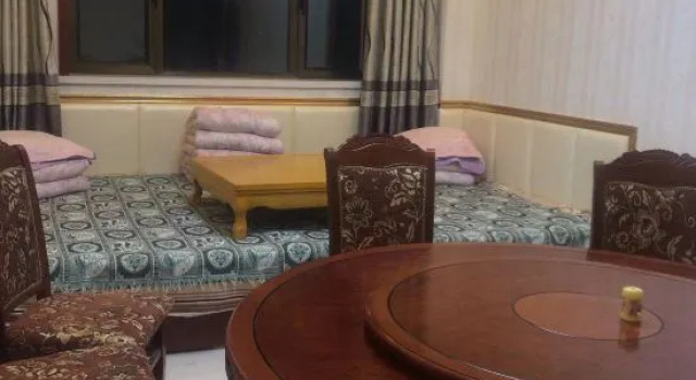 Кровать в общем номере New East Asia Hotel