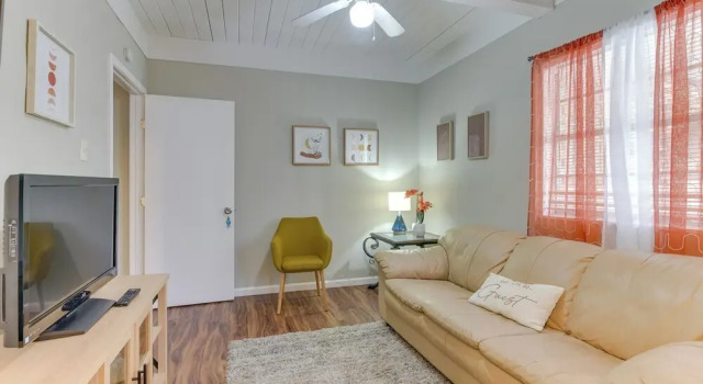 < 1 Mi to Pleasure Pier: Unit in Galveston!, Забронировать Апартаменты/квартира Отели Галвестон с парковкой, рядом с Betty Head Oleander Garden Park, Парковка