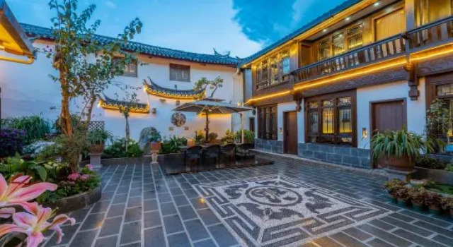 Bashilai Inn (Lijiang Ancient City Mufu Branch), Забронировать Отель Отели Лицзян 3 звезды, рядом с Улица Сквер-стрит Древнего города Даянь, 3*