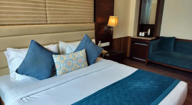 Двухместный номер Standard с балконом и с видом на внутренний двор Oodles Hotel Chhattarpur South Delhi