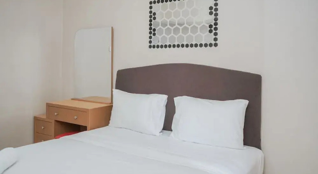 Furnished and Simple Living Studio Serpong Greenview Apartment, Book Apartment Hotels in South Tangerang with a Pool, Swimming Pool