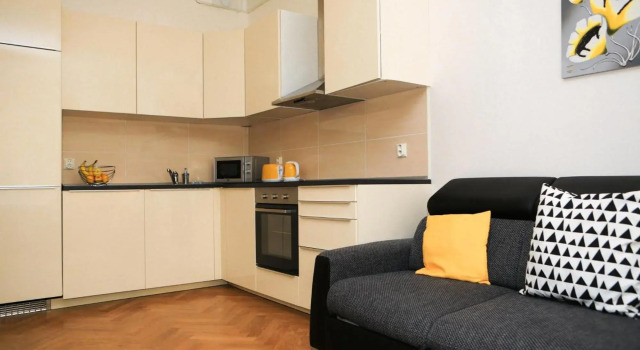 Yellow apartment few steps from metro, Rezervovat Apartmán Hotely v Praha s parkováním, poblíž Flora Subway Station, Parkování