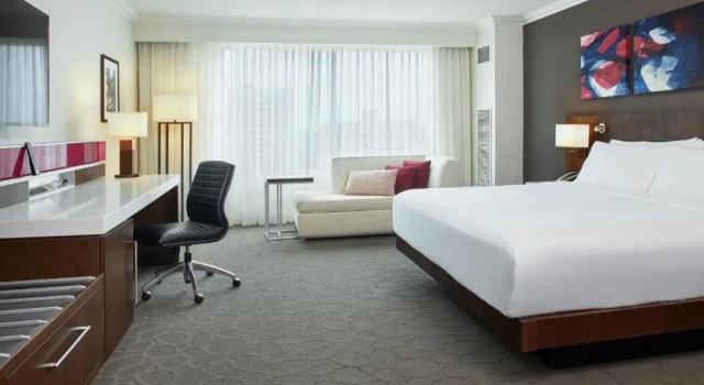 Двухместный клубный номер Standard Delta Hotels by Marriott London Armouries