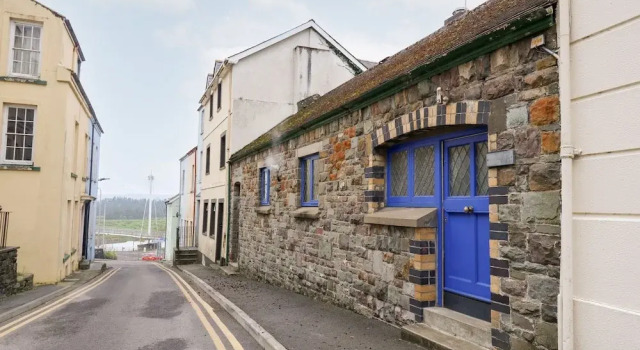 Llys-yr-onnen, Забронировать Отель Кармартен Carmarthenshire, рядом с Галерея Oriel Myrddin