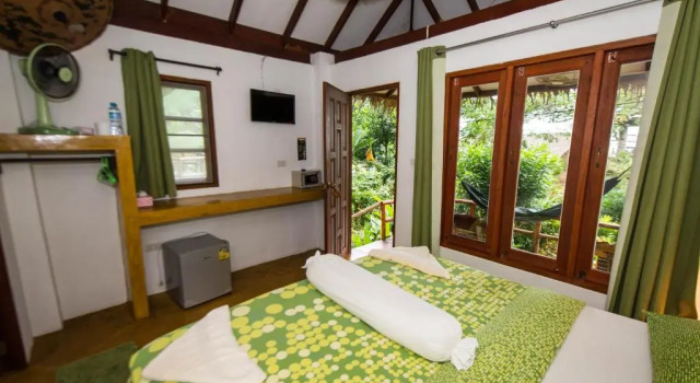 Бунгало Deluxe с видом на бассейн Oasis Koh Chang