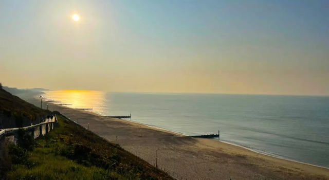 Апартаменты Private Two Bedroom Residence in Southbourne - Private Parking - Off the High Street - Minutes Away from the Beach