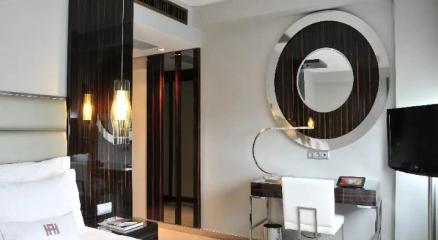 Номер Standard Пентхаус с видом на бассейн Altis Grand Hotel