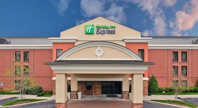 Четырёхместный люкс c 1 комнатой Holiday Inn Express Hotel & Suites Nashville Brentwood 65S