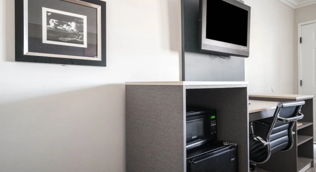 Четырёхместный номер Standard Solaire Inn & Suites