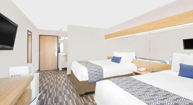 Четырёхместный номер Standard MICROTEL Inn and Suites - Ames