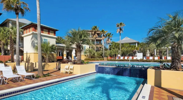 4BR Seacrest Beach Home w/ Pool, Free Tram Service + Attraction Tickets!, Rezerwuj Dom wakacyjny Domki letniskowe w Seacrest, Domek