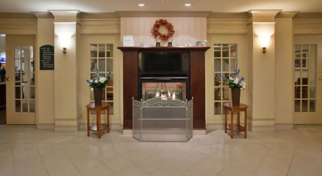 Holiday Inn Exp Suites Hazleton I-80, Buchen Sie Hotel Drums 