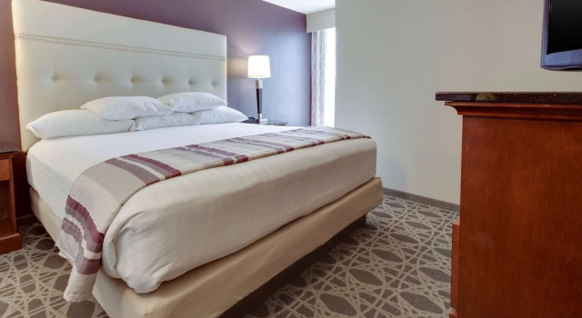 Двухместный люкс с 2 комнатами Drury Inn & Suites Kansas City Overland Park
