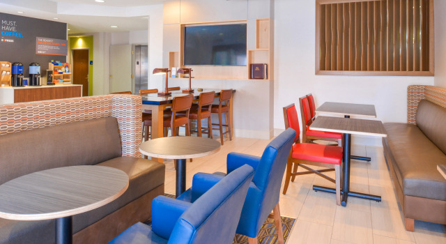 Holiday Inn Express Glenwood Springs Aspen Area by IHG, Забронировать Отель Отели Гленвуд-Спрингса с завтраком, рядом с Горячие источники Айрон-Маунтин, Завтраки