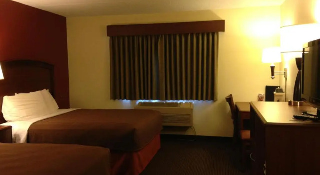 Четырёхместный номер Standard AmericInn by Wyndham Park Rapids