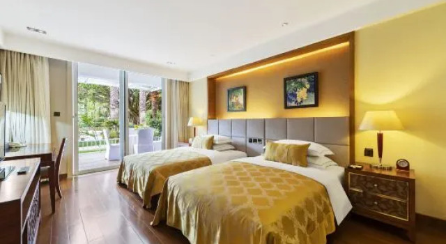 Семейный люкс Deluxe Guanfang Hotel Tengchong