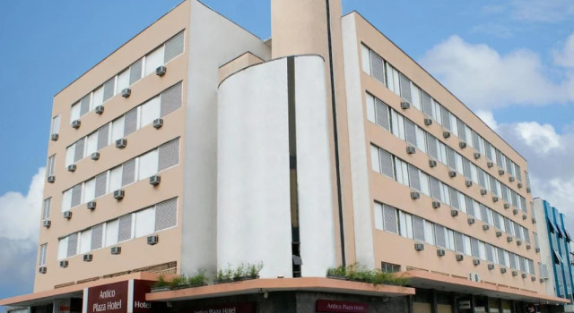 Antico Plaza Hotel