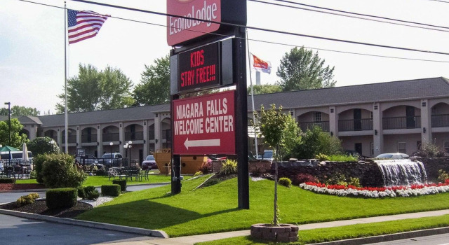 Econo Lodge At The Falls North