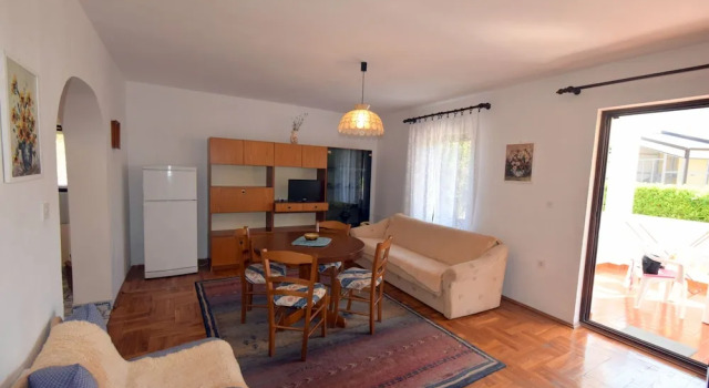 Apartments Petrovic, Prenota Appartamento Hotel a Isole Quarnerine con parcheggio, Parcheggio
