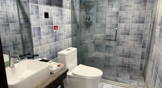 Red maple tree hotel, Book Hotel Zhengzhou Henan