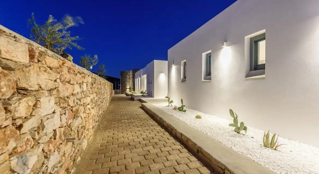 White and Rocks Paros, Prenota Hotel Aspro Chorio Paro