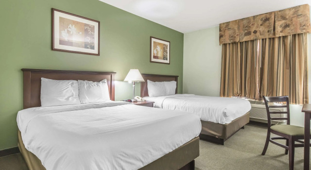 Четырёхместный номер Standard Econolodge Huntsville