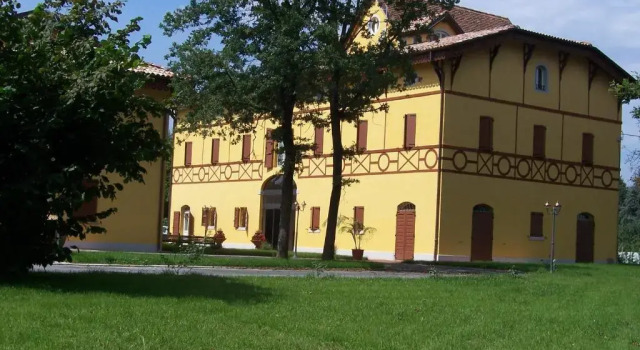 Corte Degli Estensi, Varaa Hotelli Formigine Emilia-Romagna