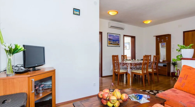 Seaview Apartment in Cavtat Dalmatia With Garden, Забронировать Апартаменты/квартира Отели Цавтат с парковкой, рядом с Пляж Циста Лука 1, Парковка