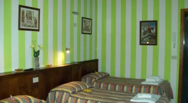 Hotel Excalibur, Varaa Hotelli Revello Piemonte