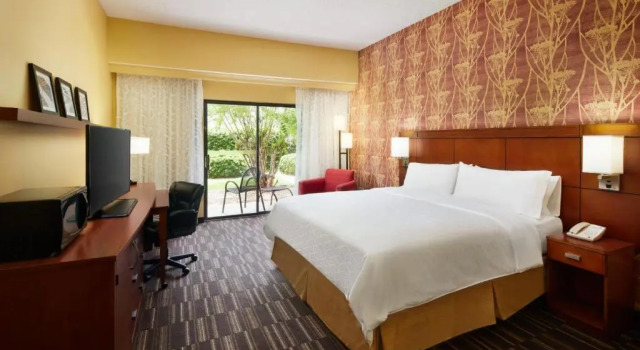 Номер Standard с балконом Holiday Inn Express Tifton by IHG