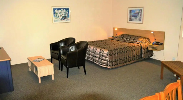 Апартаменты Tudor Lodge Motel