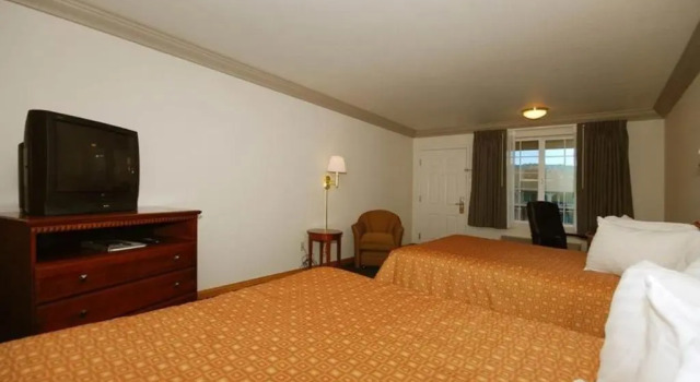 Четырёхместный номер Standard Cloverdale Wine Country Inn & Suites