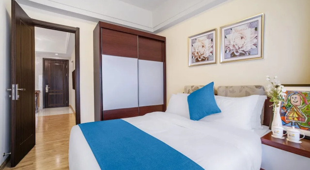 Люкс Business с балконом Country Garden Airport Kylin Apartment