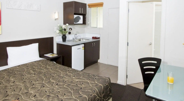 Lake Breeze Motel, Rezerwuj Motel Hotele w Auckland Region z parkingiem, Parking