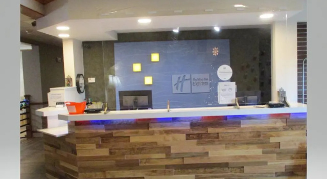 Run of House Holiday Inn Express Fremont (Angola Area)