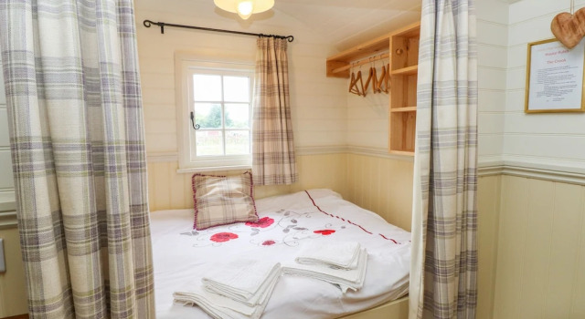 Коттедж Shepherds Hut - The Crook