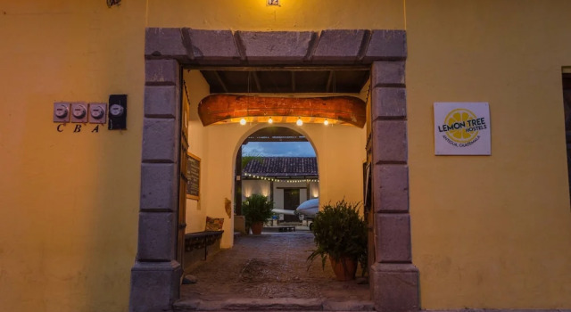 Lemon Tree Hostel, Book Hostel Hotels in Zacatepeques with Parking, Parking