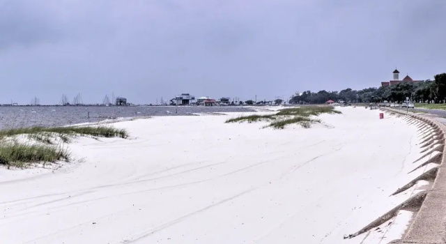 Коттедж Gulfport Home w/ Deck & Grill, Walk to Beach!