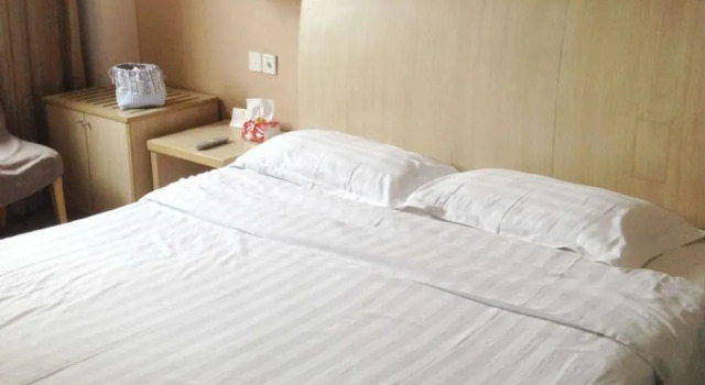 Super 8 Hotel Shanghai Xu Jia Hui, Varaa Hotelli Xuhui 