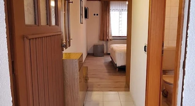Camera Economy Sharmas Hotel