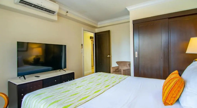 Номер с 2 комнатами с частичным видом на океан Regency on Beachwalk Waikiki by OUTRIGGER