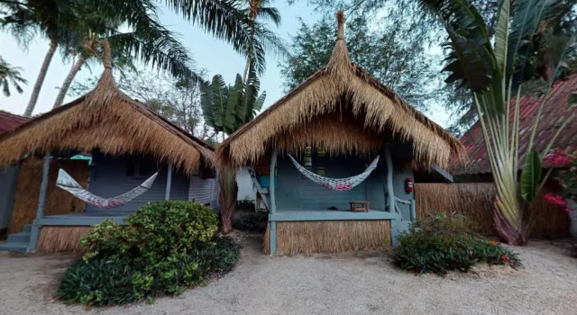 Бунгало с видом на сад Sea Love Beach Bar & Bungalows