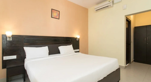 OYO 10378 Hotel Hibiscus Mayflower, Забронировать Отель Отели штата Карнатаки с парковкой, Парковка