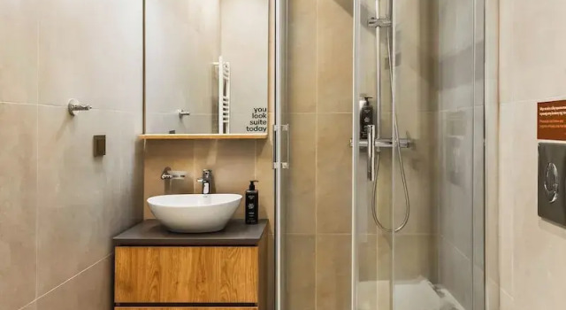 Люкс Comfort с балконом Limehome Piraeus Port