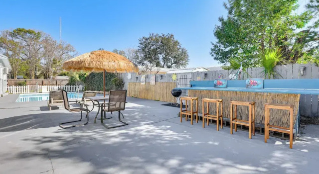 Коттедж Fort Walton Home w/ Shared Pool - 2 Mi to Beach!